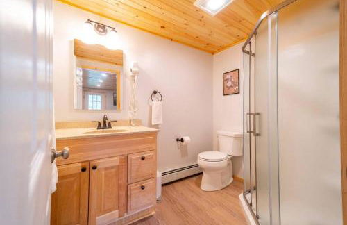 ADK Whiteface Chalet with Hot Tub, Dog Friendly! - Foto 26
