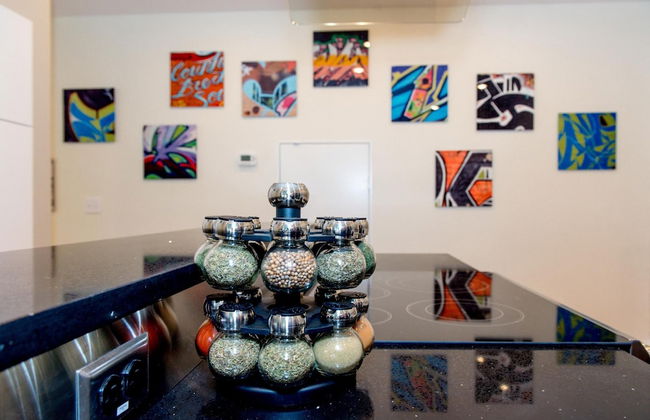 Downton Annie Apartment Two 2BD 1BA Parking - Foto 18