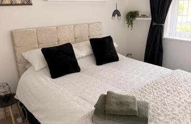 Stay solihull 5 mins to NEC and AIRPORT SLEEPS 6 contractor friendly 3 bathrooms driveway parking 3 - Foto 6