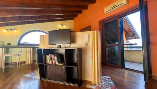 Openspace Attic Apartment with terrace, Wi-Fi - Foto 5