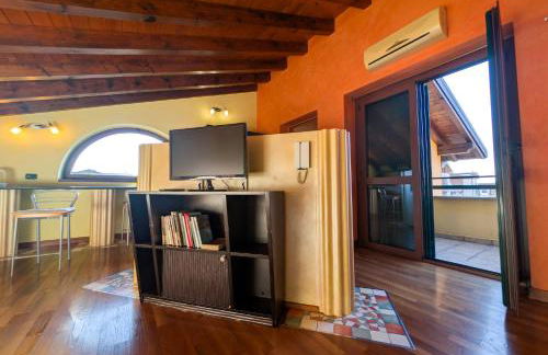 Openspace Attic Apartment with terrace, Wi-Fi - Foto 5