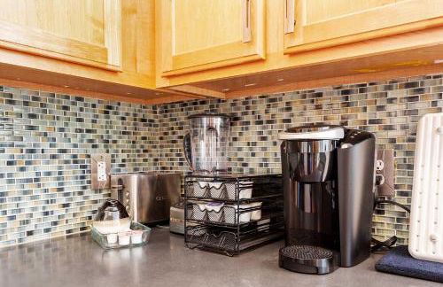 Warehouse District Modern Condo with Private Garage - Foto 8