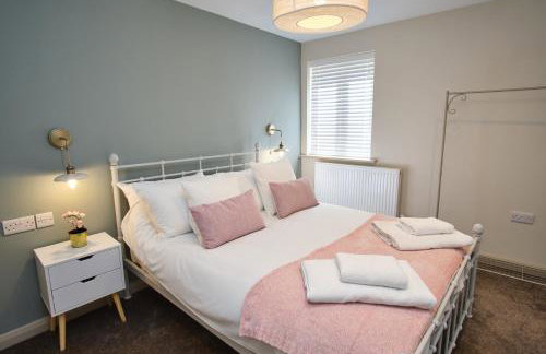 Spacious 4 Bed House Sleeps 6 Parking Garden in Loughborough - Foto 25