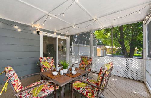 Urban Nest - Garage, Sunroom & Fenced Yard - Foto 12