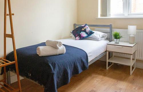 2 bedroom Large Town Centre Apartment FREE Parking - Foto 13