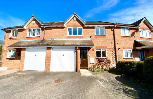 Emerald House - Prime Location - Driveway Parking, Pool Table, Fast Wifi, Self Check-In and Sky TV by Yoko Property - Photo 30