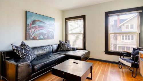 Stay Portland - Portland Classic - Walk to Local Coffee & Food - Photo 2