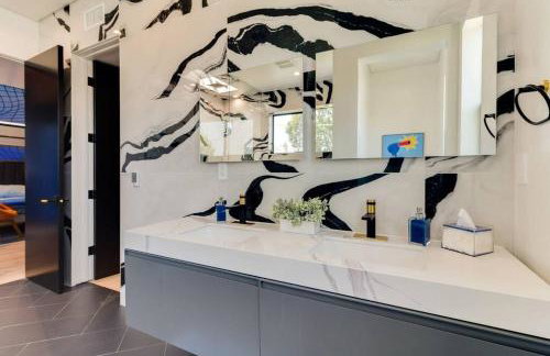 Posh Luxury Modern Home with Pool Spa and Rooftop Deck - Foto 14