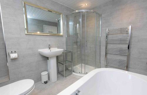 Awelon Holiday Cottage sleeps 10, Hot Tub, Log Burner, North Wales, Porthmadog - Foto 8