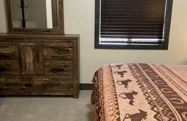 Modern Condominium with Pet-Friendly Drift Boat Parking near Madison River in Ennis, Montana - Foto 15