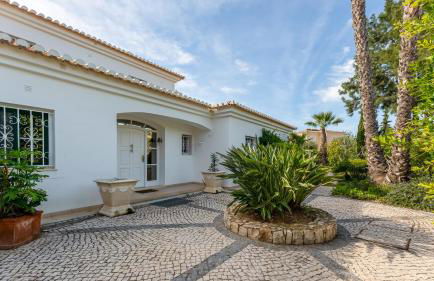 Bright 3 BDR Duplex House With Pool by LovelyStay - Foto 45