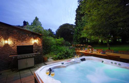 Upside house Beautiful 5 bedroom house sleeps 13 with hottub, games room and garden near Bath - Foto 3