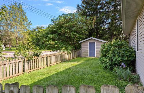 Modern Bungalow Home with Mid-Century Flair - Photo 29