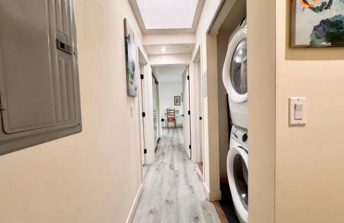 Cozy Chamber 3 BR Hollywood Townhouse - Photo 32