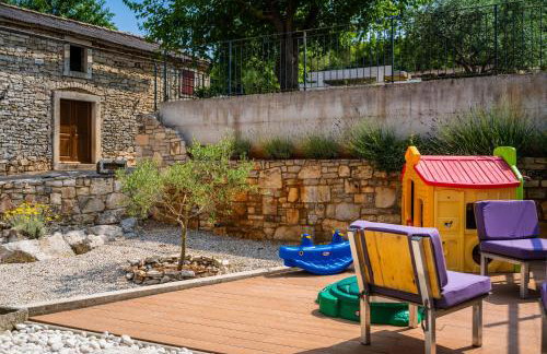 LUXURY VILLA ON SPACIOUS PRIVATE PROPERTY - Photo 64