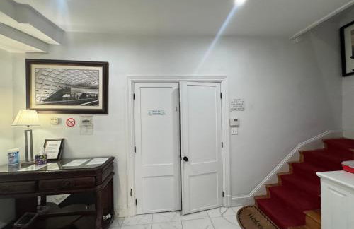 Large DUPLEX Apt 2Bdrm 1Den-Metro - Photo 34