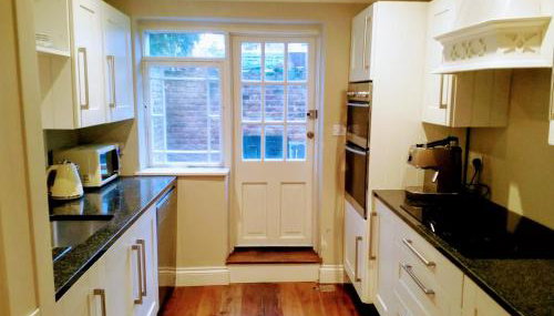 Elegant & spacious parkside 2-bedroom 2-bathroom flat in period building facing Blackheath - parking, great Greenwich location, easy for O2 Arena and City, very near Marathon start line! - Foto 3