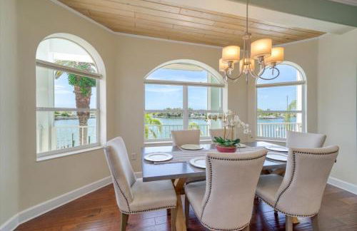 Waterfront Luxury w/ Heated Salt Pool & Golf Cart - Foto 45