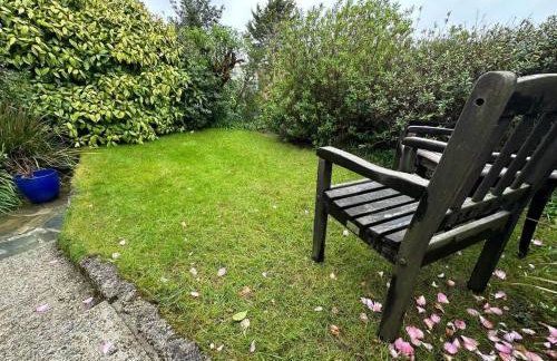 Beautiful & Peaceful Garden Retreat at 'The Lower Deck' - Foto 12