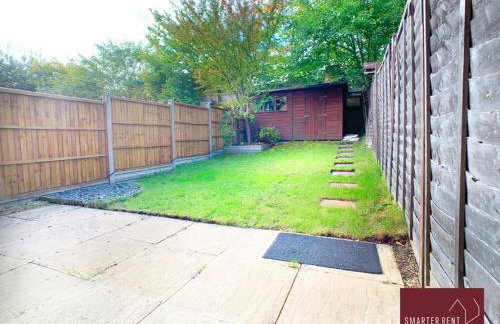 Knaphill, Woking - 3 Bed House - With Garden - Photo 15