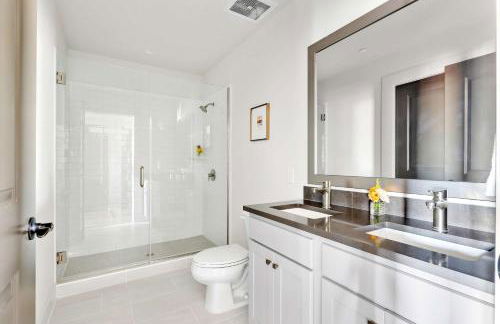 Fire Tower Luxe 2BR KingSuites & Private Balcony - Foto 9