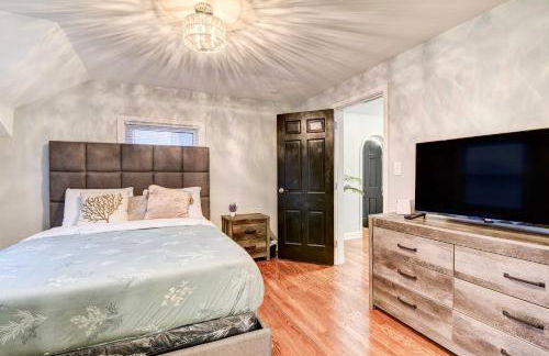 Luxurious Detroit Home - Walk to Golf and Park! - Photo 31