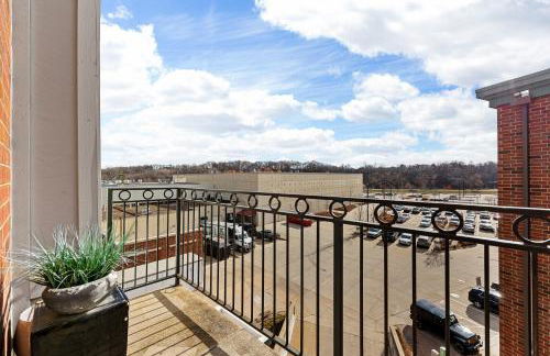 Iowa River Landing steps to Xtream Arena & Coralville Convention Center - Foto 10