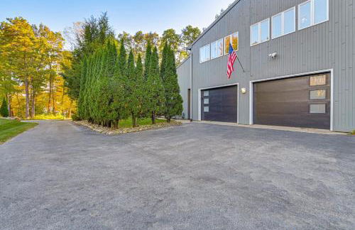 7 Mi to Skiing Lake George Home with Large Patio - Foto 43