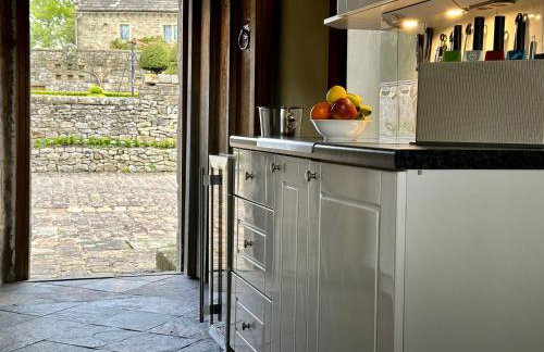 Derbyshire Cottage for 4, 1 hour per day private pool use - Photo 10