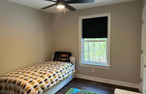 All Decked Up - wifi, view, river access, fire pit, 3 bedrooms, games, family friendly - Foto 31