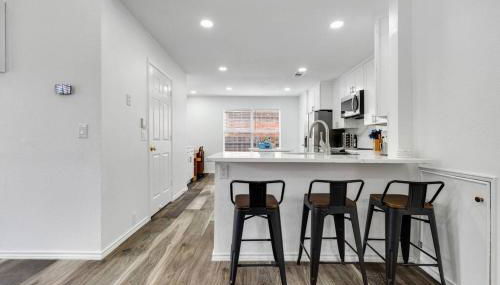 Frisco Resort Style Home w/Spa - Photo 2