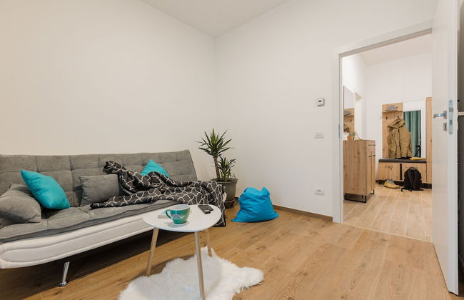 Essenza Charming Two BedRoom Apartment - Photo 7