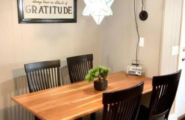 The House Hotels - 4 Beds, huge yard, secluded, and central! - Foto 40