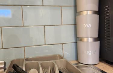 Ensuite Studio Flat Crawley-Gatwick - Foto 3