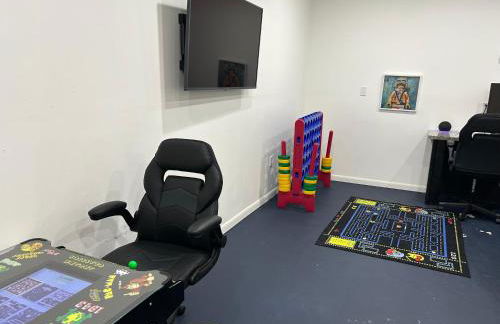 4 bd Near beach spacious solar heated pool waterfront home - Photo 44