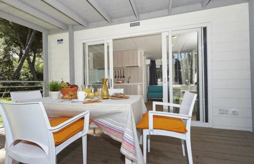 Pine-shaded Getaway w/ Pool - Foto 12