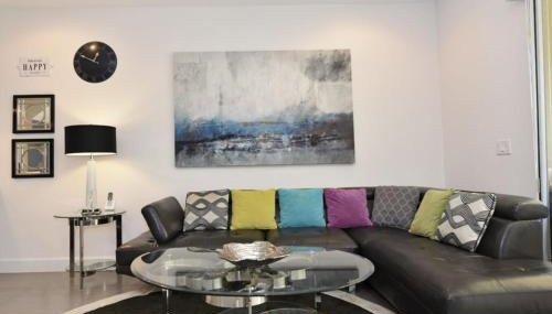 Three-Bedroom House - Photo 5