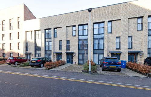 Stylish 3BR Home with Garden & Free Parking - Near O2 Academy & City Centre - Foto 30