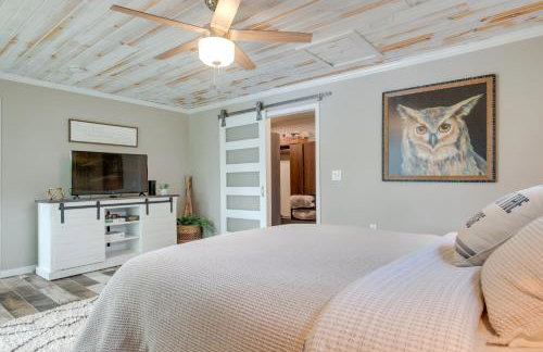 Tranquil Lakefront Cabin Fire Pit, Grill and Patio - Foto 15