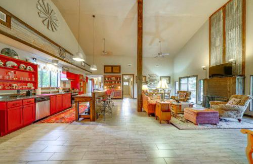 Peaceful Helotes Cabin Fire Pit, 9 Mi to Old Town - Foto 4