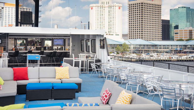 Disfrutando de la travesía por el río Elizabeth