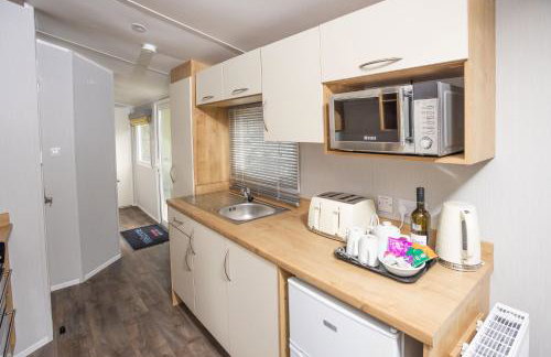 The Lake House - Quiet, Dog Friendly, By the Lake, Free Parking - Photo 13