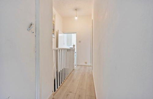 Cozy 1-Bedroom Apartment Steps from Bullring & Victoria Square - Foto 34