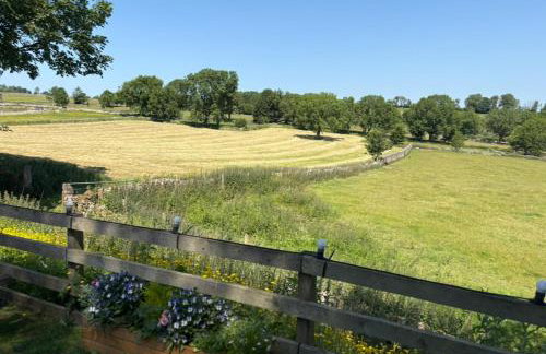 Cosy Apartment Above Village Pub - Photo 13