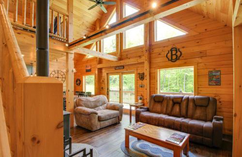 Londonderry Chalet w/ Deck, Fire Pit & Views! - Foto 3