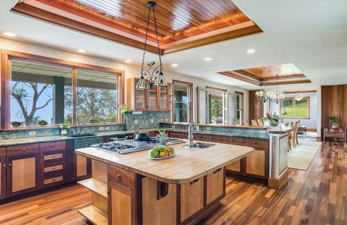 Luxury Oceanview Estate - Photo 33