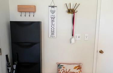 Newly Updated Modern, Spacious, and Cozy Condo- Right on the Lake! - Foto 48