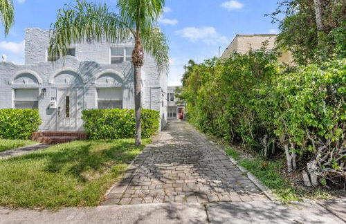 Bright and Airy Apartment on Flamingo Dr - Foto 14