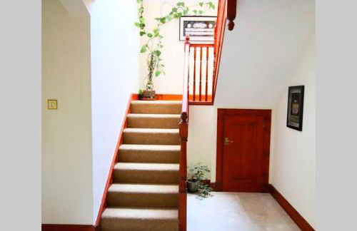 Serene Countryside Home with Manicured Gardens - Foto 12