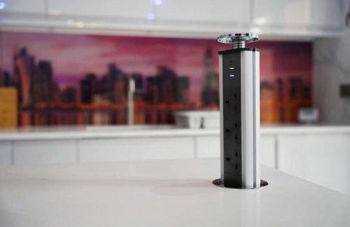 Stylish Home With Free Parking And Easy City Access - Photo 32